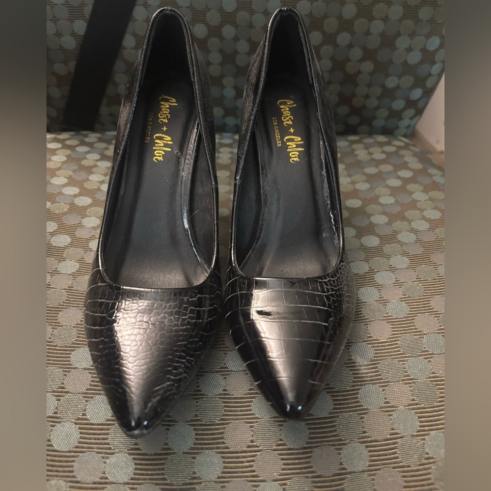 Chase & Chloe Los Angeles 
Women’s black heel
Excellent shape